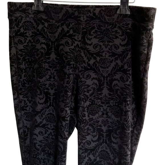 Roz & Ali Women's Capri 1X Black Gray Velour Pants Floral Pattern - Picture 10 of 11